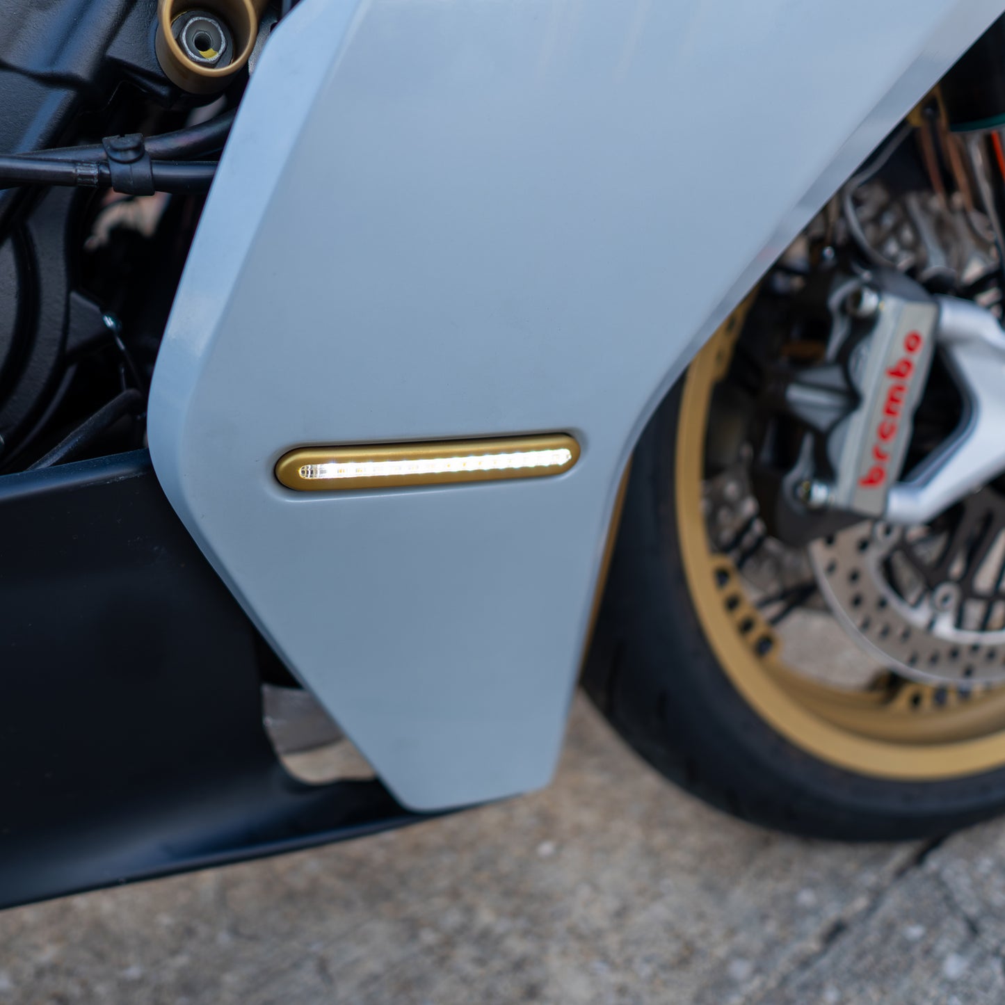 Superveloce 800 Side Panel Sequential DRL